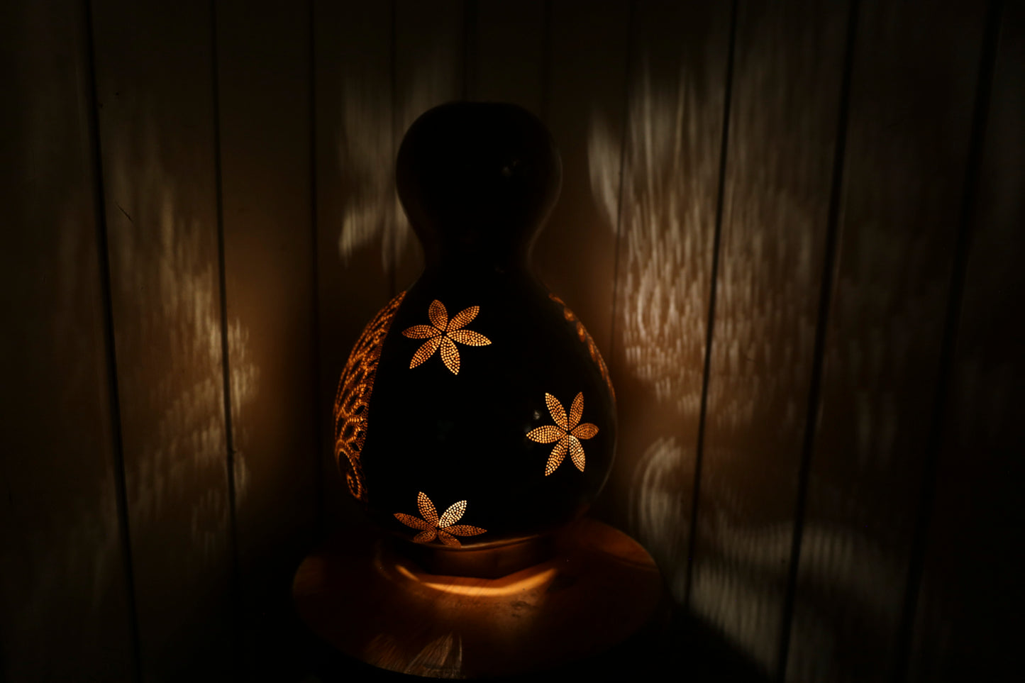 Enchanting Tree & Flowers Gourd Lamp