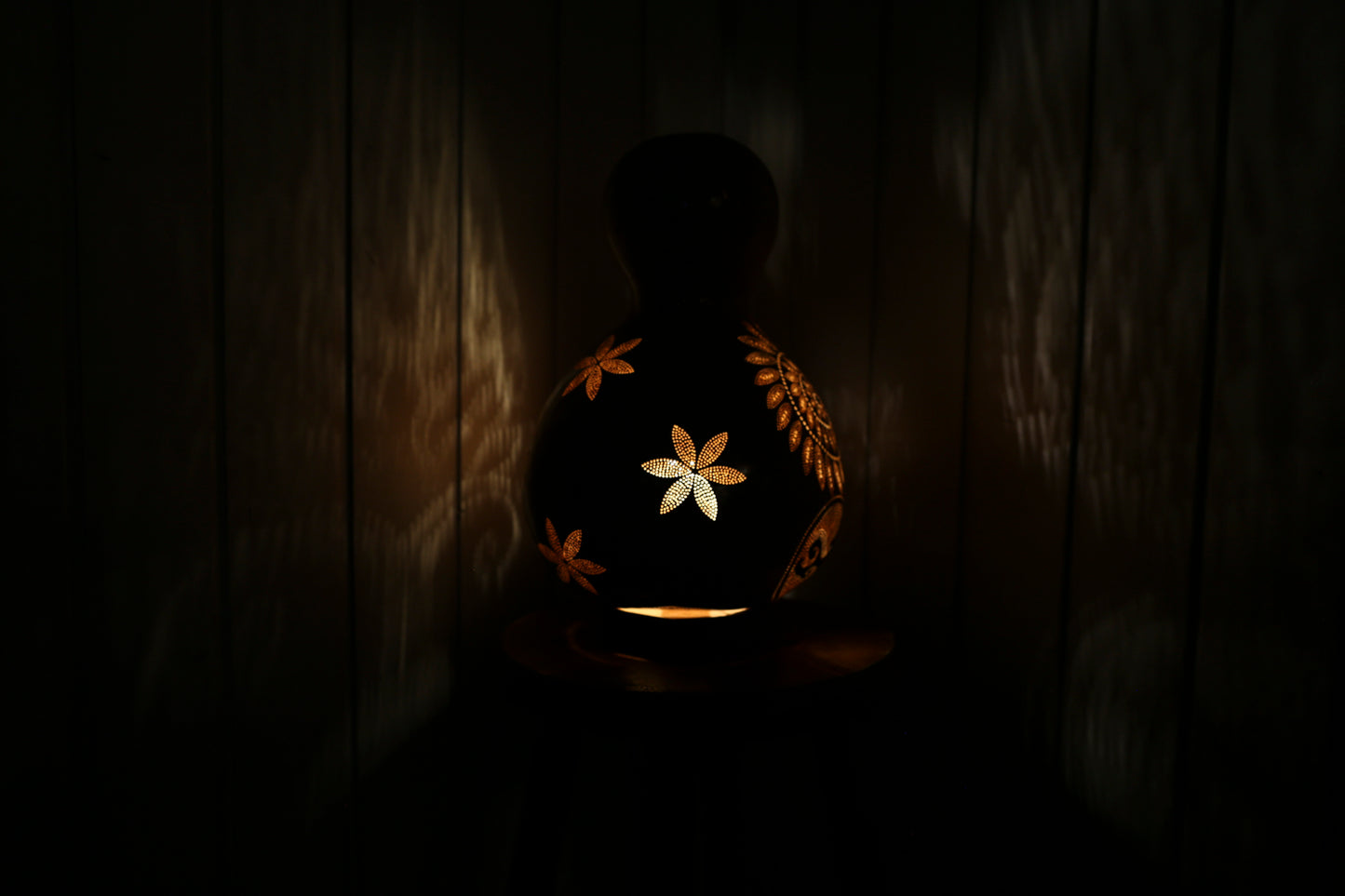 Enchanting Tree & Flowers Gourd Lamp