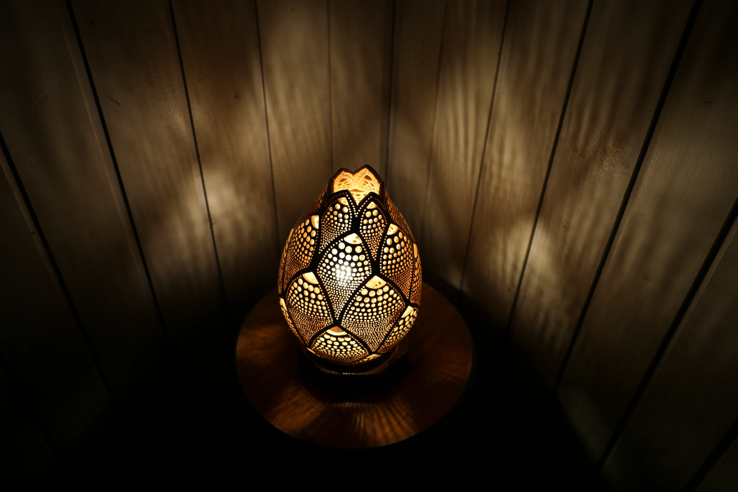 Radiant Elegance Gourd Lamp