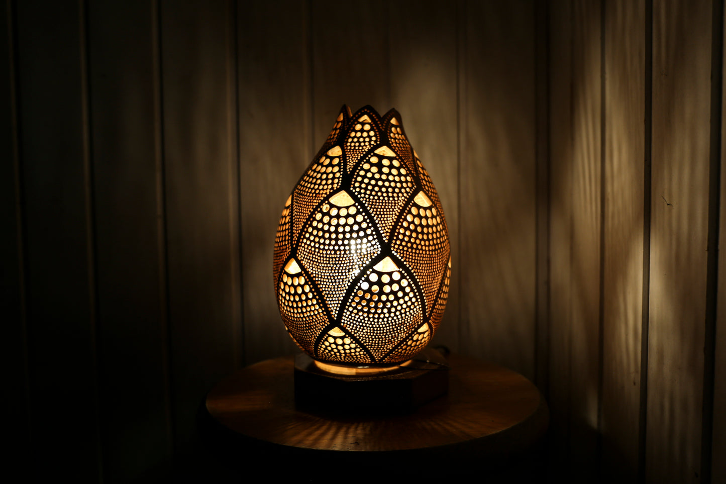 Radiant Elegance Gourd Lamp