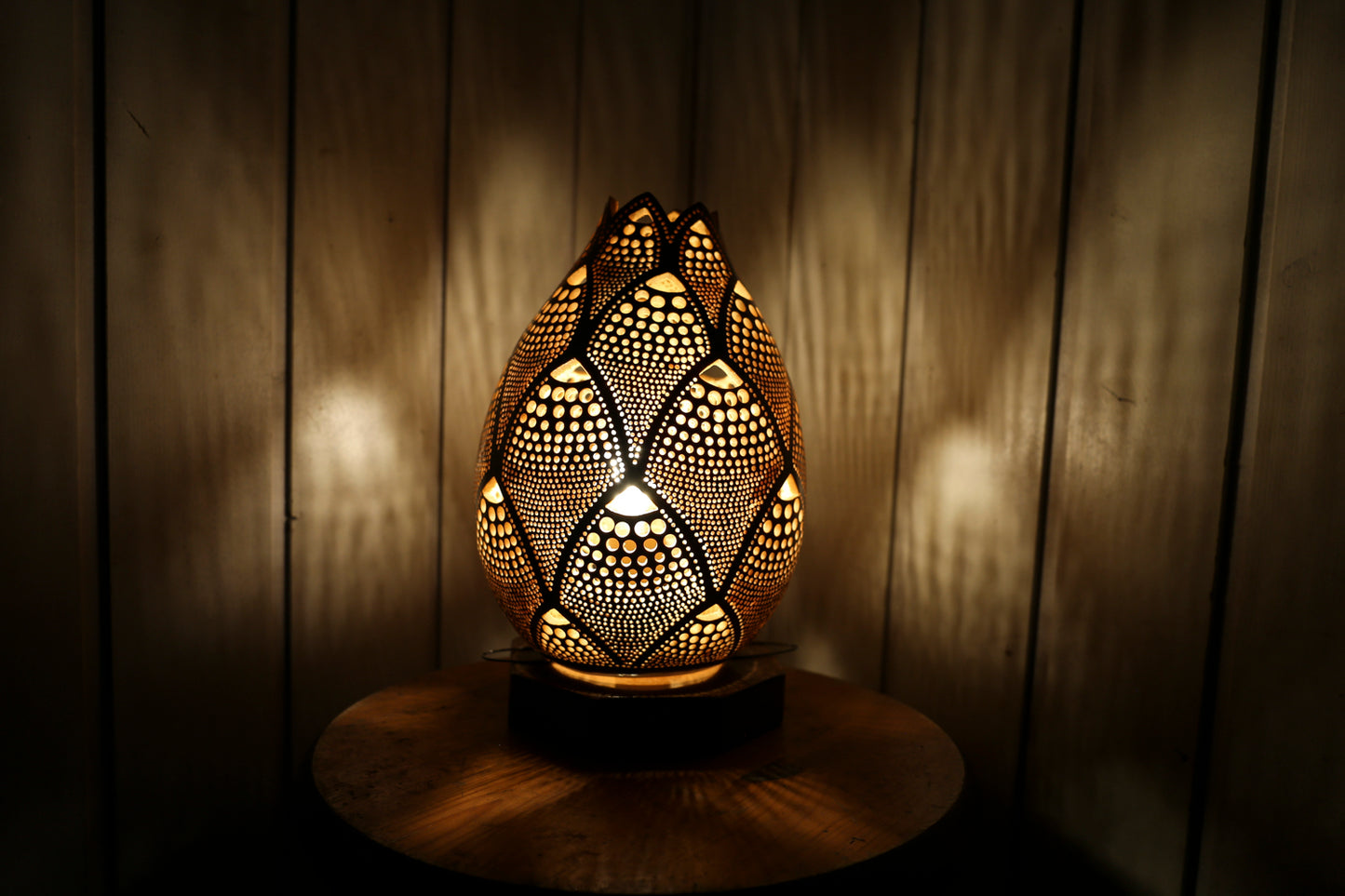 Radiant Elegance Gourd Lamp