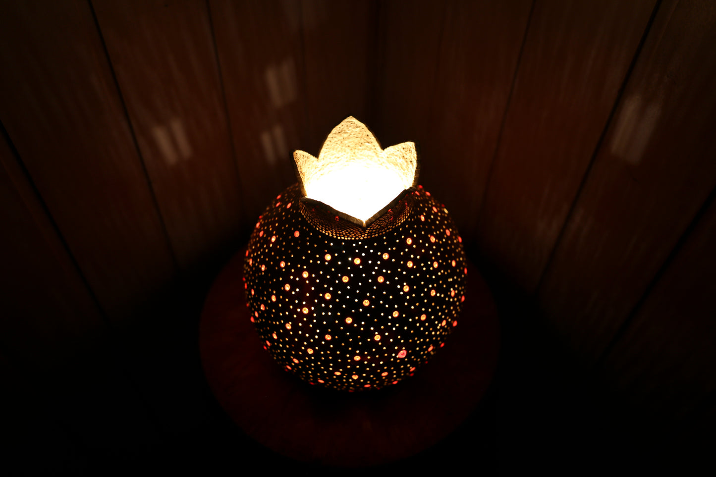 Elegant Aura Gourd Lamp