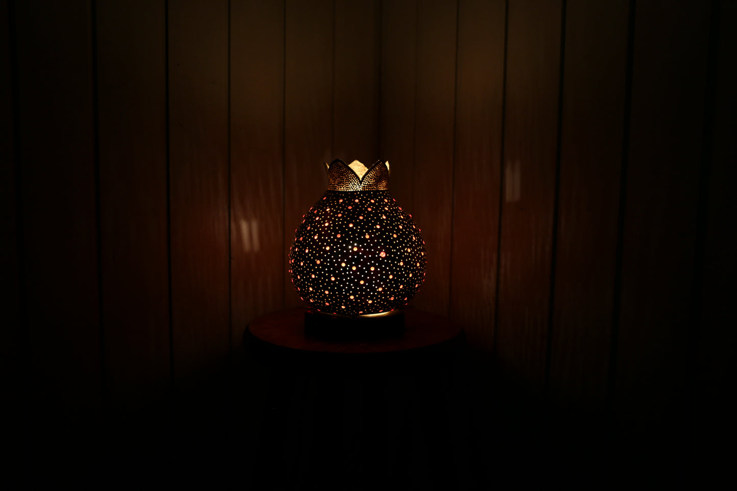 Elegant Aura Gourd Lamp