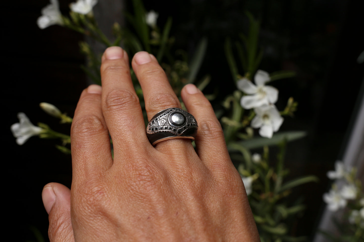niger jewellery, silver ring, ebony, turang, dotisutra