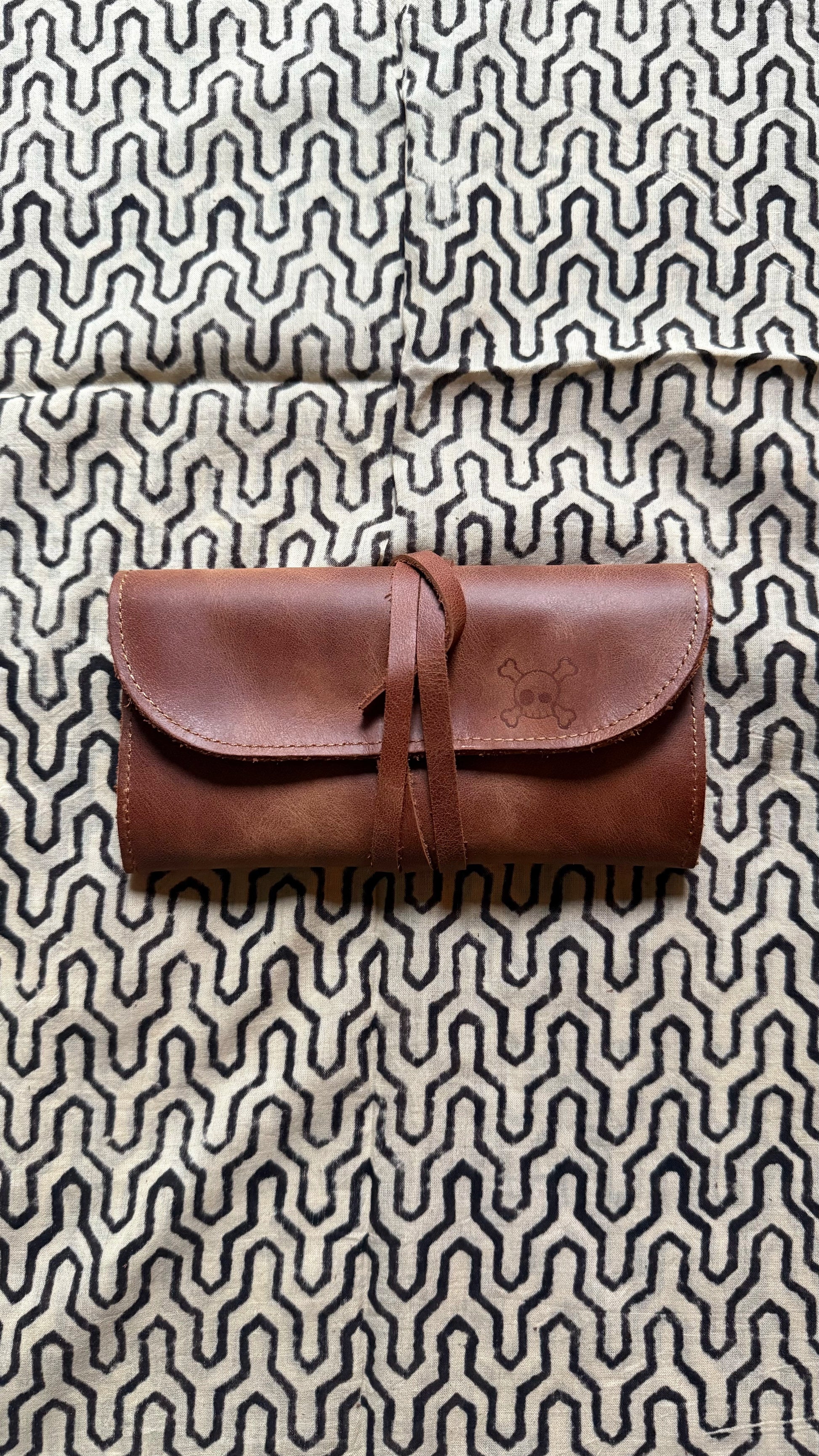 Leather tobacco pouch, premium tobacco pouch, durable leather pouch, stylish tobacco storage, elegant leather accessory, handcrafted tobacco holder, quality leather pouch.