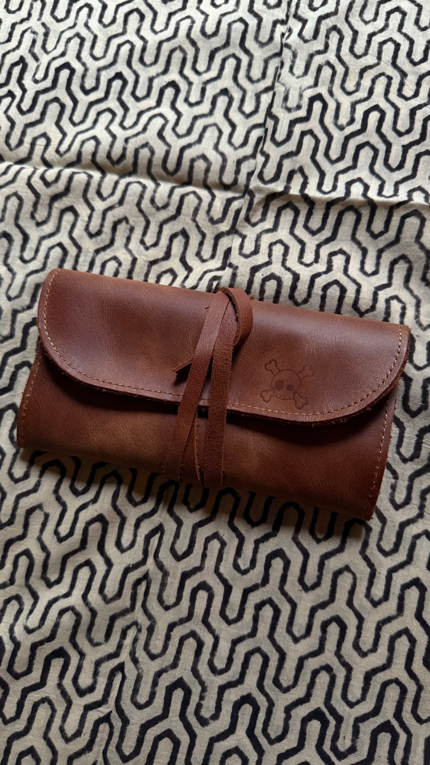 Leather tobacco pouch, premium tobacco pouch, durable leather pouch, stylish tobacco storage, elegant leather accessory, handcrafted tobacco holder, quality leather pouch.