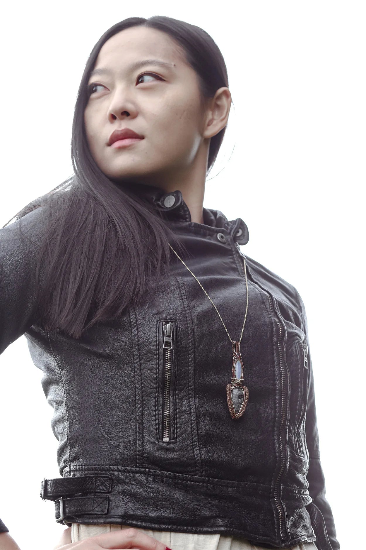 crystal jewellery, doti sutra, gemstone pendant,moonstone, uniqu jewellery