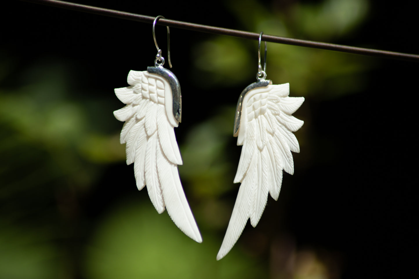 Pendientes de alas blancas de Bali