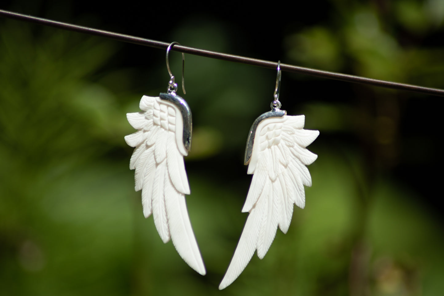 Pendientes de alas blancas de Bali