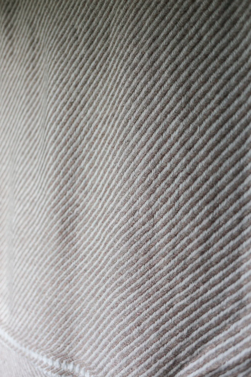 Soft shawl, wool shawl, doti sutra, shawl switzerland