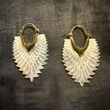 Load image into Gallery viewer, Shell • Brass • Earrings • Bali