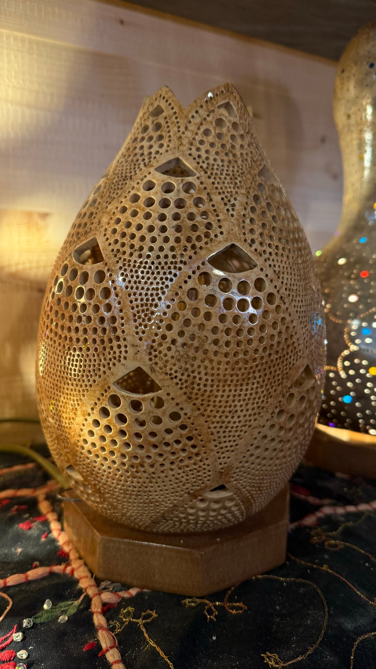 Radiant Elegance Gourd Lamp