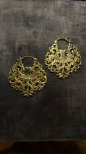 Chargez l&#39;image dans la visionneuse de la galerie, Brass • Earrings • Bali