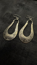 Load image into Gallery viewer, Silver • Earrings