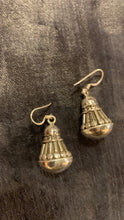 Load image into Gallery viewer, Silver • Earrings