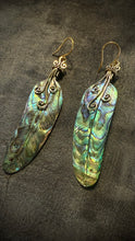 Chargez l&#39;image dans la visionneuse de la galerie, Shell • Brass • Earrings • Bali