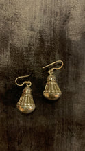 Load image into Gallery viewer, Silver • Earrings