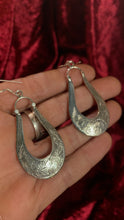 Load image into Gallery viewer, Silver • Earrings