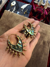 Load image into Gallery viewer, Shell • Brass • Earrings • Bali