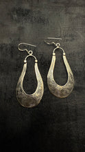 Load image into Gallery viewer, Silver • Earrings