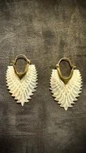 Load image into Gallery viewer, Shell • Brass • Earrings • Bali