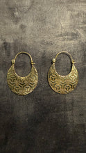 Chargez l&#39;image dans la visionneuse de la galerie, Brass • Earrings • Bali