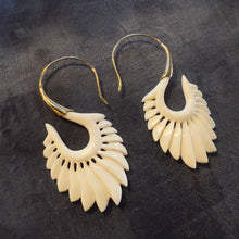 Load image into Gallery viewer, Bone,Brass • Earrings • Bali