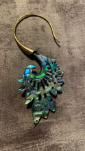 Load image into Gallery viewer, Shell • Brass • Earrings • Bali