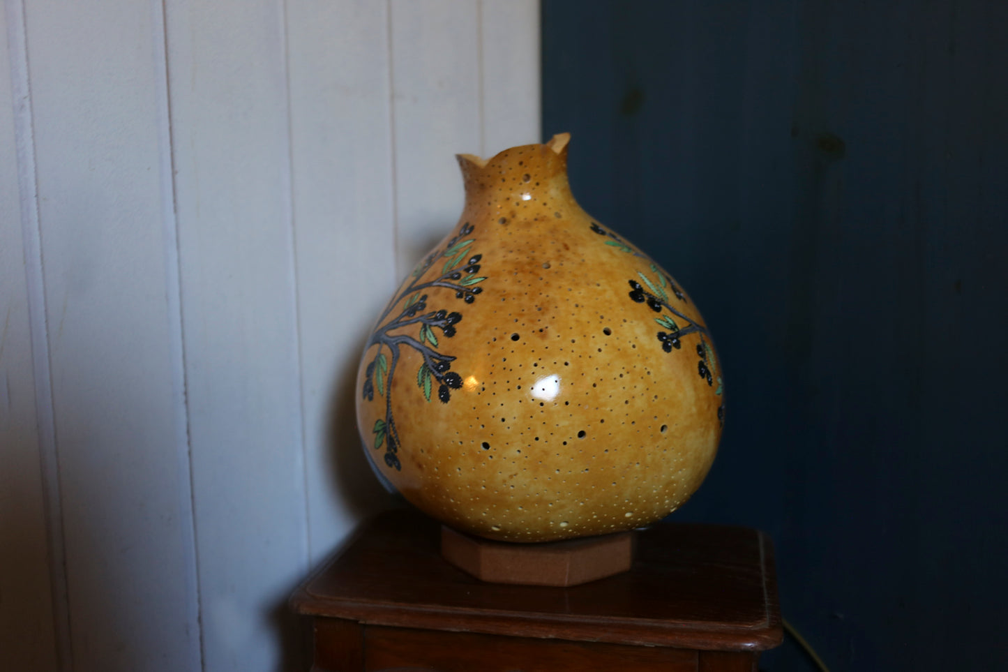 Lámpara de calabaza con resplandor tranquilo