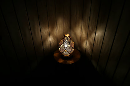 Radiant Elegance Gourd Lamp