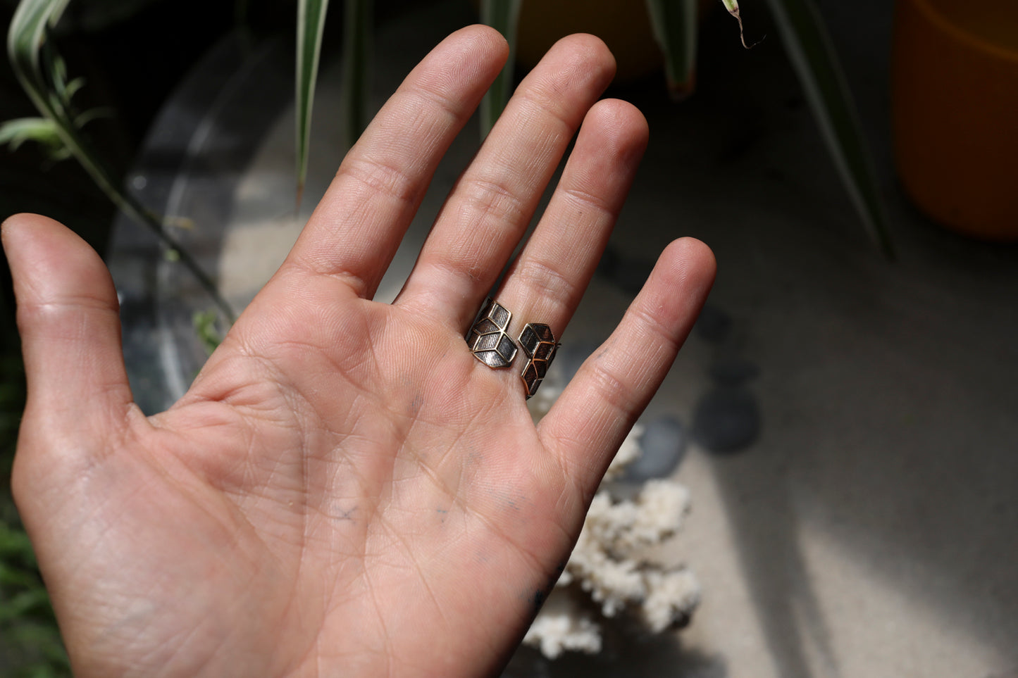 Hexagon-pattern Brass Ring
