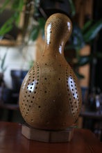 Chargez l&#39;image dans la visionneuse de la galerie, Handcrafted gourd lamp, artisanal lighting, Bodrum-inspired decor, Turkish craftsmanship, coastal ambiance