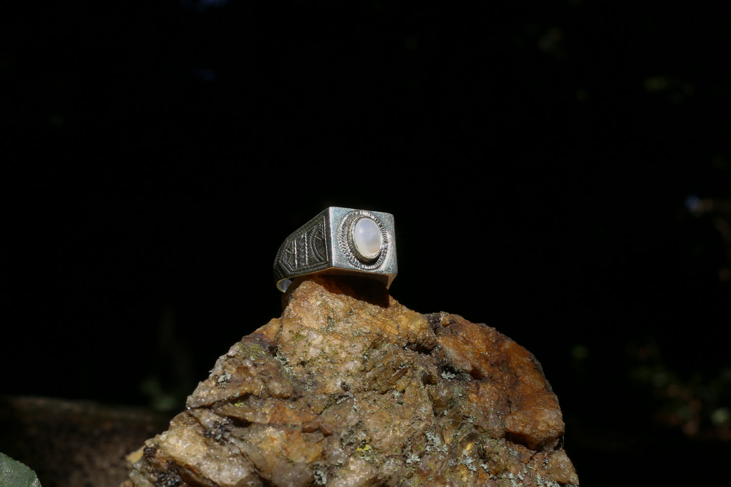 Handmade Niger silver ring with Tuareg geometric engravings