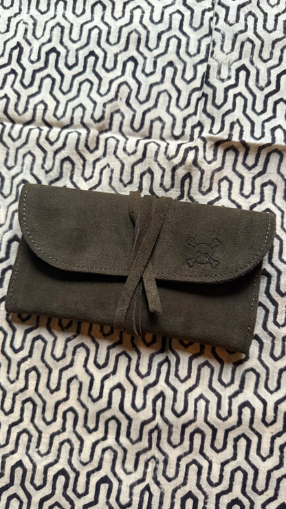 Leather tobacco pouch, premium tobacco pouch, durable leather pouch, stylish tobacco storage, elegant leather accessory, handcrafted tobacco holder, quality leather pouch.