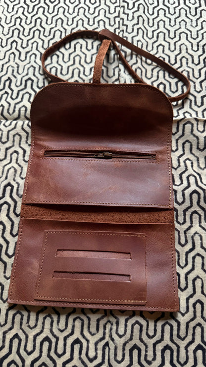 Leather tobacco pouch, premium tobacco pouch, durable leather pouch, stylish tobacco storage, elegant leather accessory, handcrafted tobacco holder, quality leather pouch.
