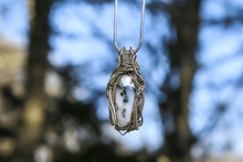 Chargez l&#39;image dans la visionneuse de la galerie, Wire-wrapped mystic jewellry from India combines the power of healing stones with natural metal elements. Handmade, unique, tree agate gemstone pendant. 