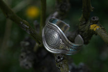 Chargez l&#39;image dans la visionneuse de la galerie, silver bracelet newari nepal handmade