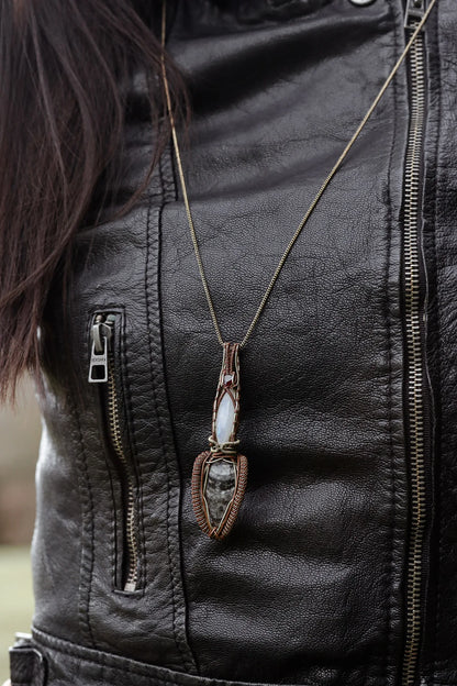 crystal jewellery, doti sutra, gemstone pendant,moonstone, uniqu jewellery