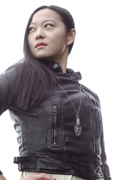 crystal jewellery, doti sutra, gemstone pendant,moonstone, uniqu jewellery