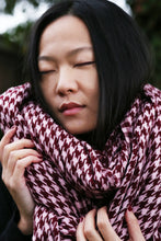Chargez l&#39;image dans la visionneuse de la galerie, Soft shawl, wool shawl, doti sutra, shawl switzerland