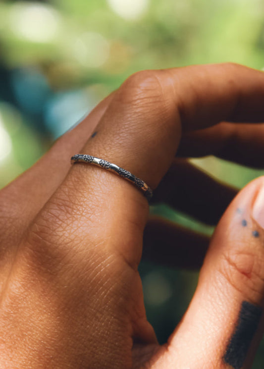 handmade minimal silver small ring doti sutra Switzerland 