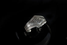 Chargez l&#39;image dans la visionneuse de la galerie, Newari Bracelet silver handmade suisse